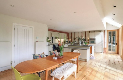 Beckingham Cabaña | HEADLAND BARN, pet friendly, character holiday cottage in Maldon