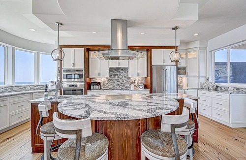 Crescent Beach Casa | Headline