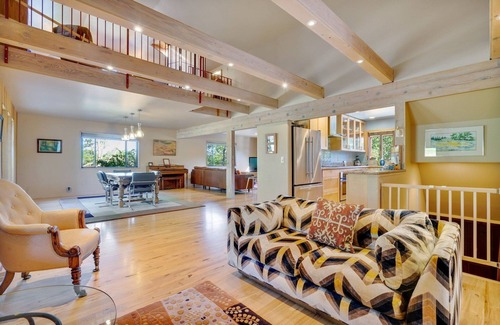 Healdsburg Casa | Healdsburg Home with Magnificent Vineyard View by RedAwning