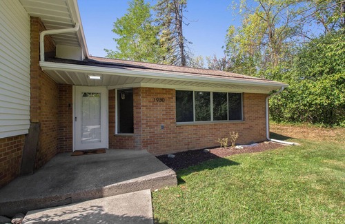 Burns Park Casa | Heart of Ann Arbor Stay