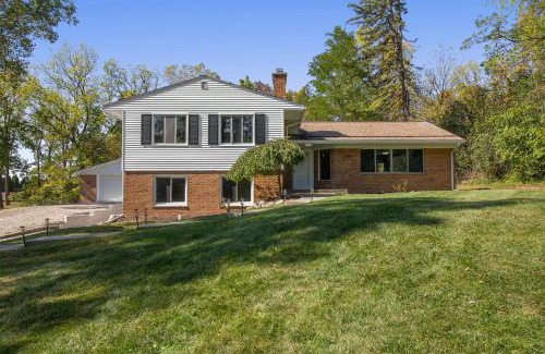 Burns Park Casa | Heart of Ann Arbor Stay