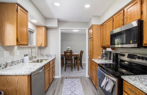 Burns Park Casa | Heart of Ann Arbor Stay