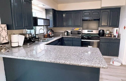 Westminster Casa | Heart of Little Saigon. n15 mins to the beachnSoothing 2-bedroom in Westminster