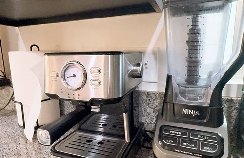 Westminster Casa | Heart of Little Saigon. n15 mins to the beachnSoothing 2-bedroom in Westminster