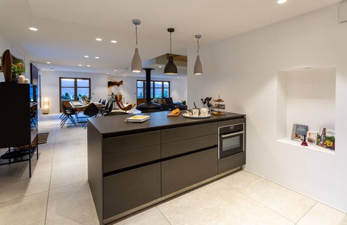 Veyrier-du-Lac Casa | Heart of Mount Veyrier Estate