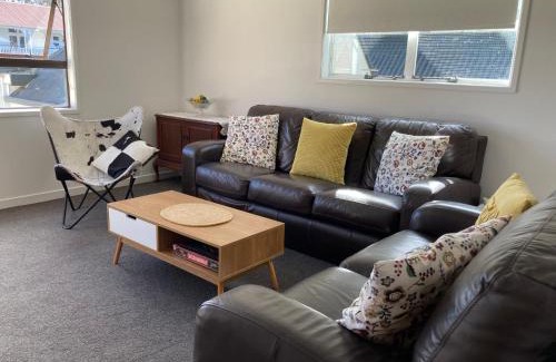 Russell Casa | Heart of Russell Apartment - Russell Apartment