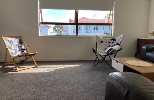 Russell Casa | Heart of Russell Apartment - Russell Apartment