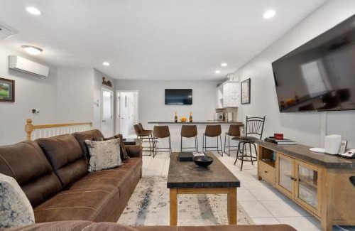 Telegraph Hill Casa | Heart of Southie - Hot Tub + Walk to Top Bars