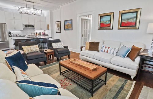 Central Gardens Apartamento | Heart of the City Luxury Penthouse….. in Historic Central Gardens Neighborhood!