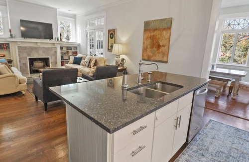 Central Gardens Apartamento | Heart of the City Luxury Penthouse….. in Historic Central Gardens Neighborhood!