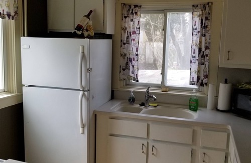 Cuyahoga Falls Casa | Heart of the Falls! Cozy for 2, Spacious for 8, Close to everything!