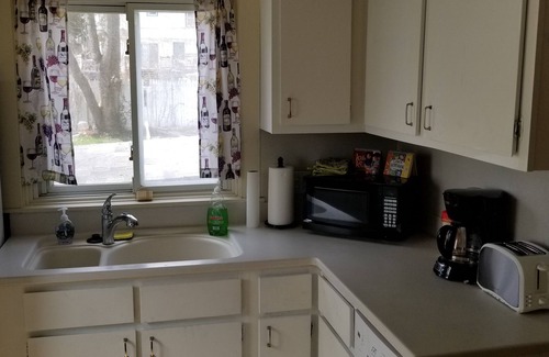 Cuyahoga Falls Casa | Heart of the Falls! Cozy for 2, Spacious for 8, Close to everything!