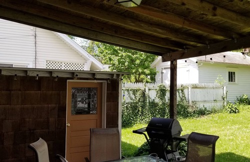 Cuyahoga Falls Casa | Heart of the Falls! Cozy for 2, Spacious for 8, Close to everything!