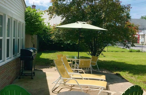 Sylvan Beach Casa | Heart of town full house with large yard and ample parking