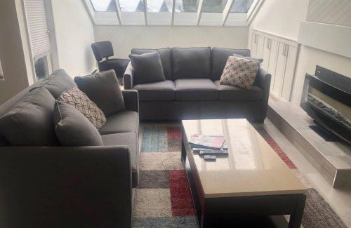 Whistler Village Apartamento | Hearthstone Lodge loft, Village centre, Private Hot tub, sleeps 6