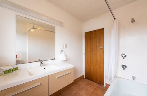 Hamilton North Hotel | Heartland Ambassador Hotel Hamilton