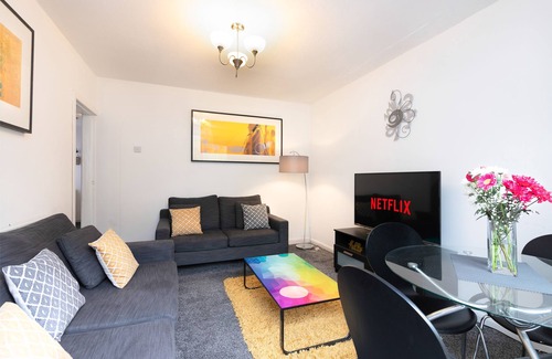 Stonnall Casa | Heartlands Hospital 4 Bedroom House