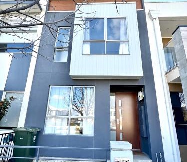 Lightsview Apartamento | Heartwarming 3BR-Townhouse