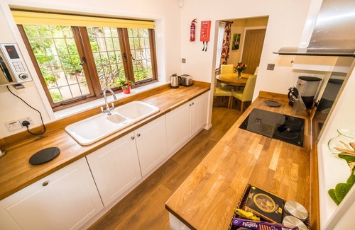 Hastings Cabaña | Piscina cubierta climatizada y jacuzzi, campo casa de vacaciones cerca de la playa y el parque