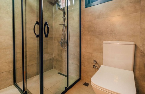 Yanik Casa | Heated Pool and Jacuzzi Bungalow