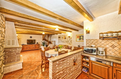 Smoljanci Casa | Piscina climatizada, excursiones en barco gratis, barbacoa, WiFi, bicicletas, tenis de mesa.