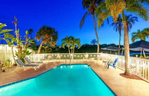 Siesta Key Casa | Heated Pool, Dock, on Lagoon, Turtle Beach 1 mile and Crescent Beach 2 miles, 1bdr