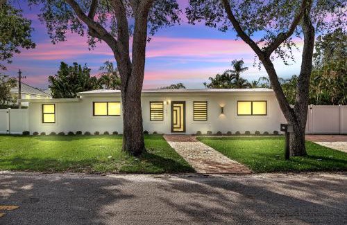 River Oaks Casa | Heated Pool Family Retreat Home 4BR & 3BA