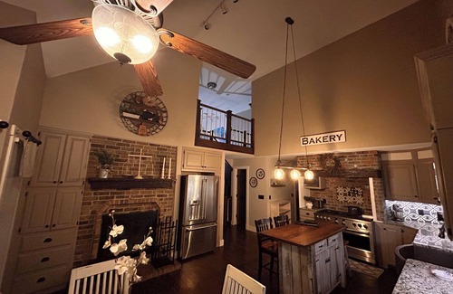 Greenwich Casa | heated pool, Hot Tub & deck, large media & game room, lots of room indoor & out