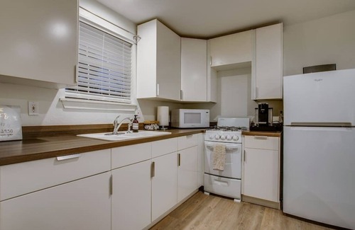 Kessler Casa | Heated Pool, Hot tub, Outdoor Oasis! Bishop Arts