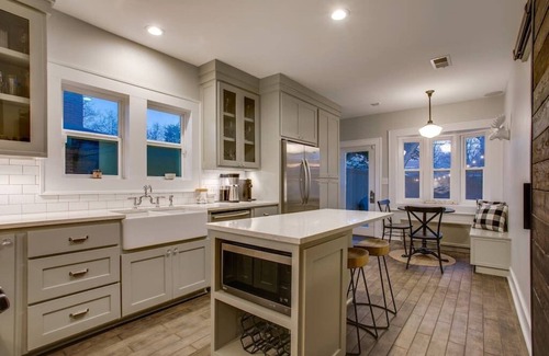 Kessler Casa | Heated Pool, Hot tub, Outdoor Oasis! Bishop Arts