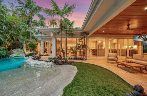 Poinsettia Heights Casa | Heated pool Lush Tropical Surrounding Castaway Key RESlDENCES