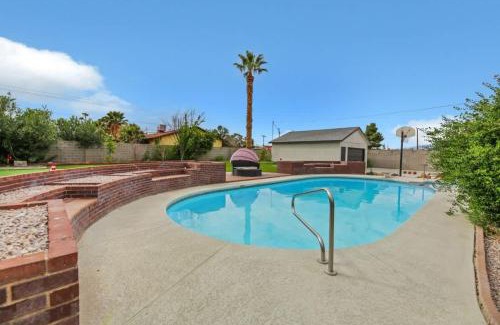 Las Vegas Casa | Heated Pool Modern Ranch Villa 10 Min to Strip