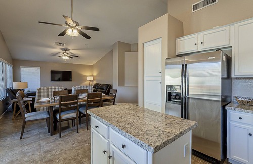 Gilbert Casa | ~Heated Pool/Spa, King bed, Amazing Backyard & Location! Hiking, Biking, Parks