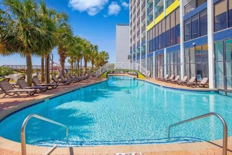 Myrtle Beach Apartamento | Heated Pools, Heated lazy river, 3 hot tubs-Privately owned Oceanfront renovated condo on 12th floor