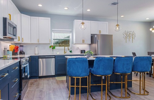 Historic Garderns Cabaña | Heaven-sent Convenient 4br/ 3BA Near Downtown