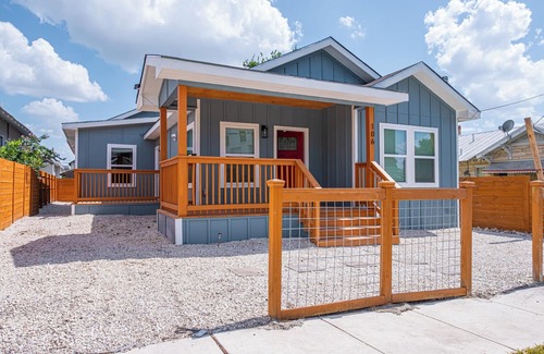 Historic Garderns Cabaña | Heaven-sent Convenient 4br/ 3BA Near Downtown
