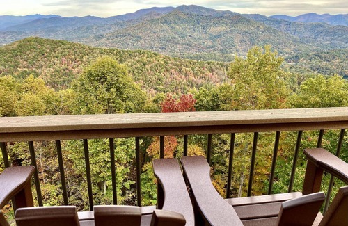 Bryson City Cabina | Heavenly Mtn Views/Secluded/5 Star Amenities/Wi-Fi