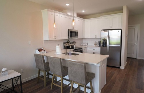 Stephenville Casa | “Heavenly” NEW 2025 LUXURY Townhome walking distance to Tarleton.