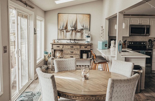 Portage Lakes Cabaña | HEAVENLY Portage Lakes water front 4-bedroom cottage with HOTTUB, dog friendly!