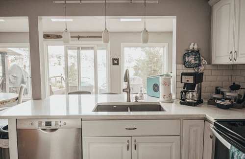 Portage Lakes Cabaña | HEAVENLY Portage Lakes water front 4-bedroom cottage with HOTTUB, dog friendly!