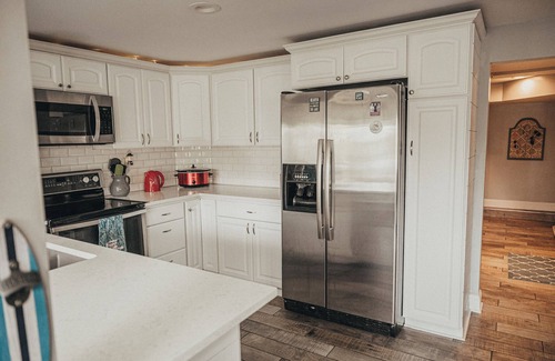 Portage Lakes Cabaña | HEAVENLY Portage Lakes water front 4-bedroom cottage with HOTTUB, dog friendly!