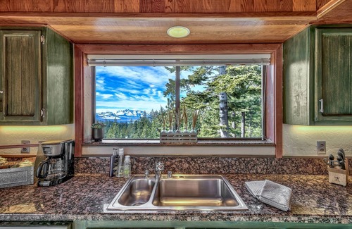 Tahoe Village Casa | ¡Heavenly Ski Lodge con vista al lago - a solo 1 minuto del telesilla!