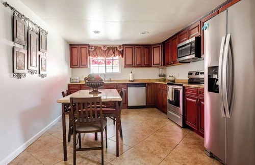 Lake Balboa Casa | Heavenly Staycation in the heart of Los Angeles