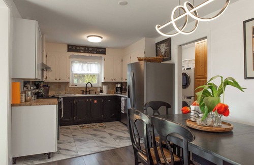 Heber Casa | Heber base camp, sleeps 7, fire pit, pets ok, AC