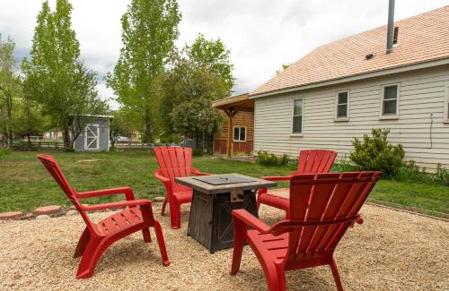 Heber Casa | Heber base camp sleeps 7 fire pit pets ok AC