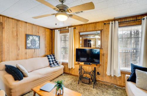 Wilburn Casa | Heber Springs Cabin with Deck 3 Mi to Sugarloaf Mtn