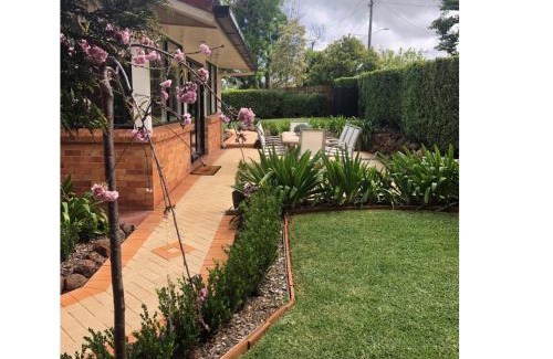 East Toowoomba Casa | Hedge House - luxury, space, style, great location