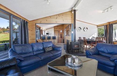 Acacia Bay Cabaña | Heights Haven - Acacia Bay Holiday Home