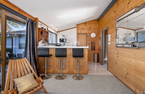 Acacia Bay Cabaña | Heights Haven - Acacia Bay Holiday Home