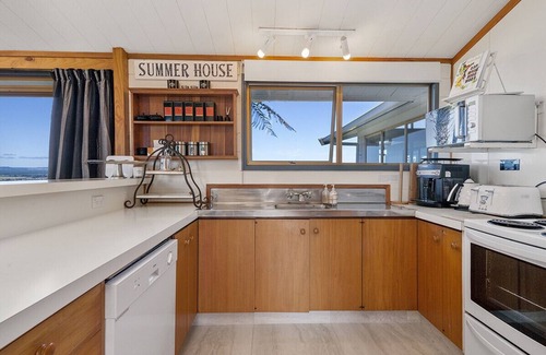 Acacia Bay Cabaña | Heights Haven - Acacia Bay Holiday Home